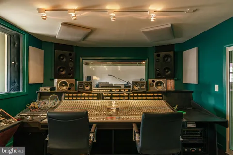 $1,070,000 | 4900 Longshore Avenue, Philadelphia, PA 19135