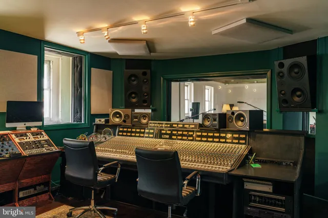 $1,070,000 | 4900 Longshore Avenue, Philadelphia, PA 19135