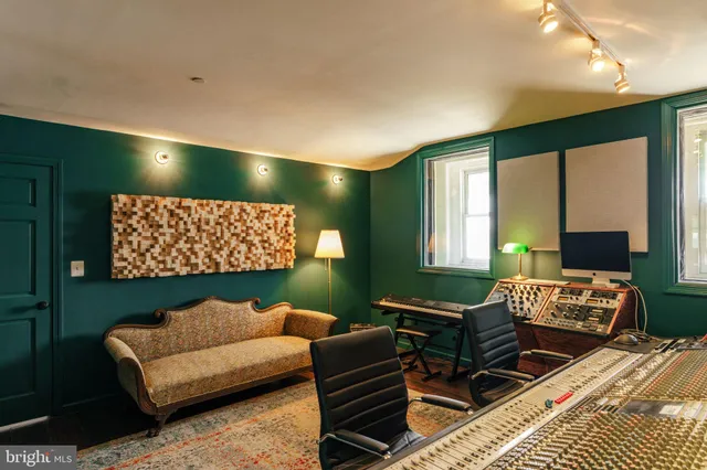 $1,070,000 | 4900 Longshore Avenue, Philadelphia, PA 19135