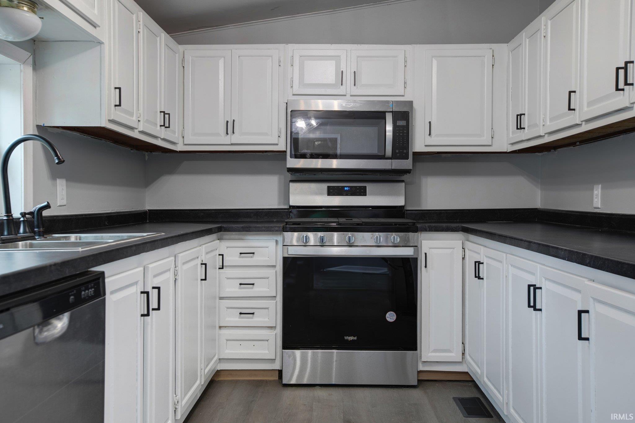 57553 Oakside Road Mishawaka, IN 46544 - Photo 10 of 20 Gallery Image 10