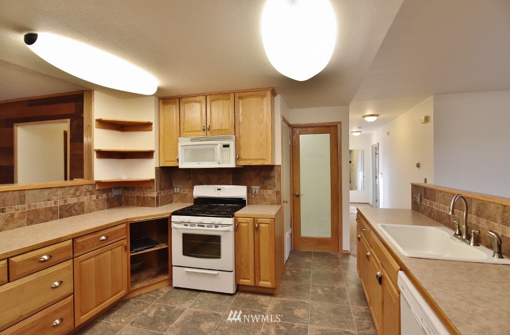 2161 Rocky Point Road Northwest Bremerton, WA 98312 - Photo 6 of 24 Gallery Image 6