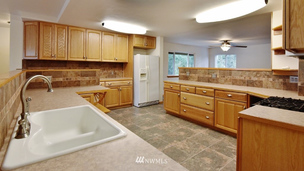 2161 Rocky Point Road Northwest Bremerton, WA 98312 - Photo 8 of 24 Gallery Image 8