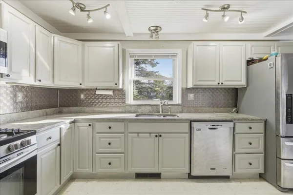 $299,900 | 21 Knox Brothers Avenue, Searsport, ME 04974