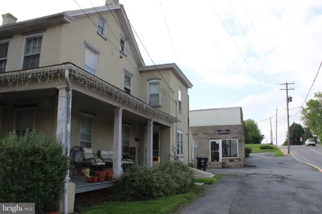 a view of a house with a yard and plants