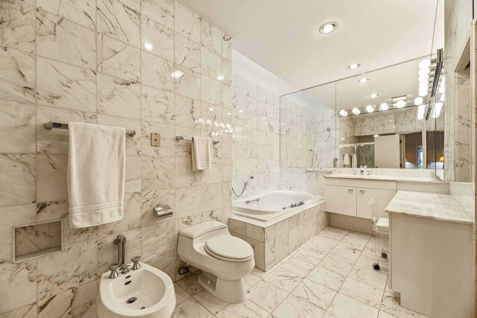 1370 Sunview Lane Winnetka, IL 60093 - Photo 23 of 39