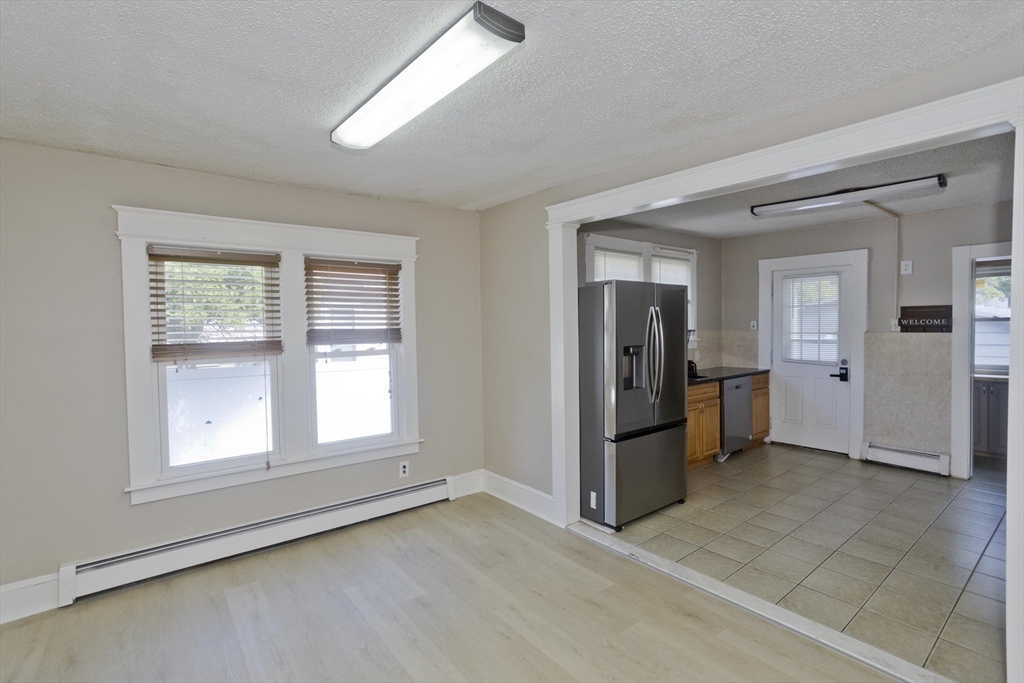 121 Dorset Street Springfield, MA 01108 - Photo 4 of 40