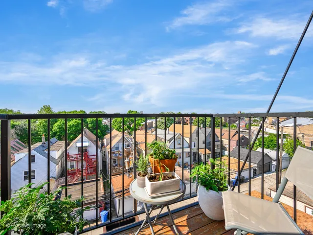 $639,000 | 2707 West Belmont Avenue, Unit 4W, Chicago, IL 60618