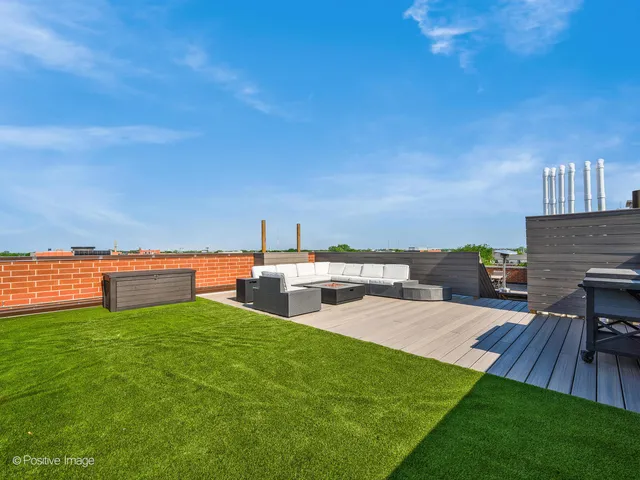 $639,000 | 2707 West Belmont Avenue, Unit 4W, Chicago, IL 60618