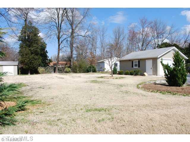 911 Ritters Lake Road Greensboro, NC 27406 - Photo 6 of 14 Yard/Garden.
