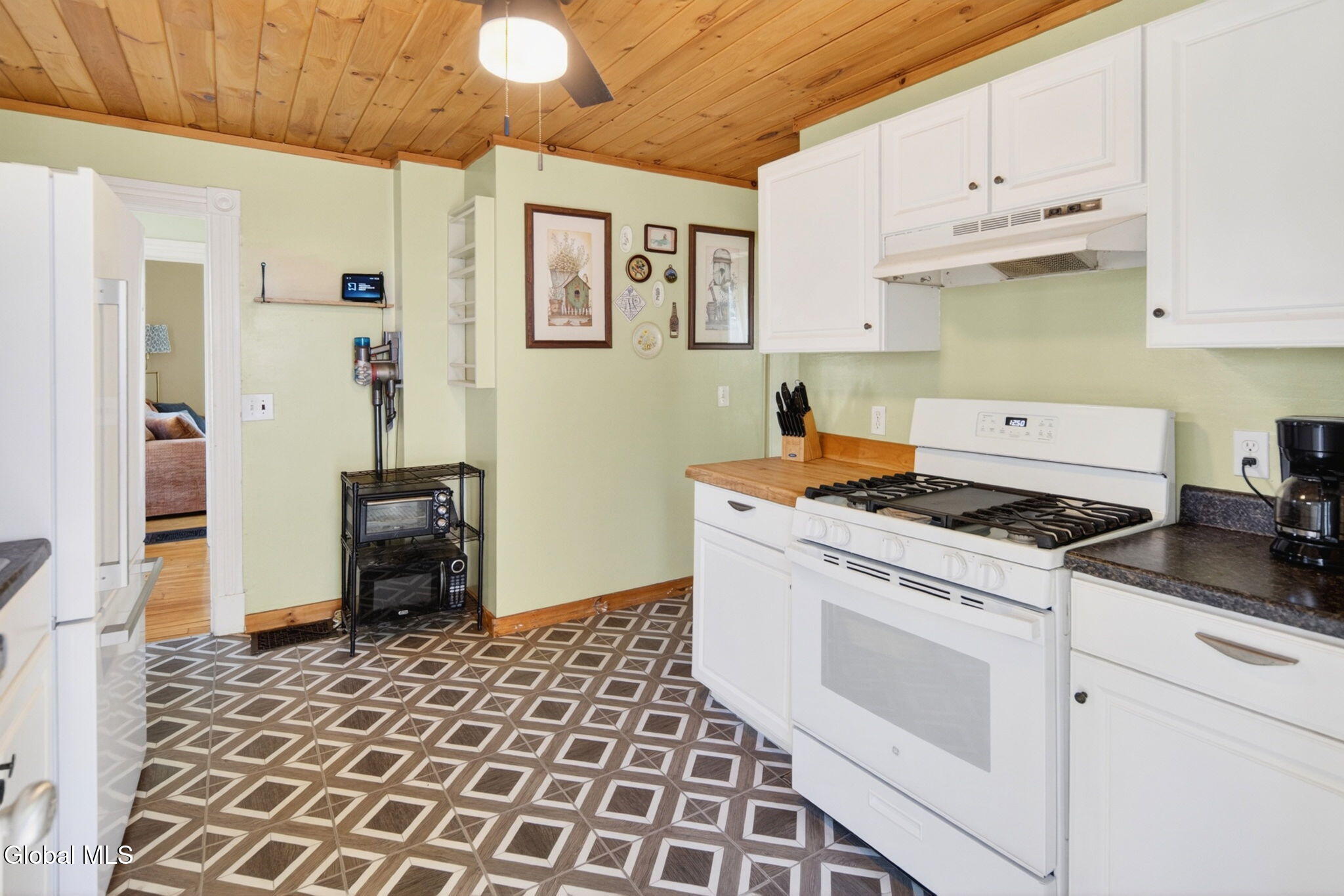 409 Riverside Avenue Scotia, NY 12302 - Photo 9 of 25 6-web-or-mls-006-014_DSC09708