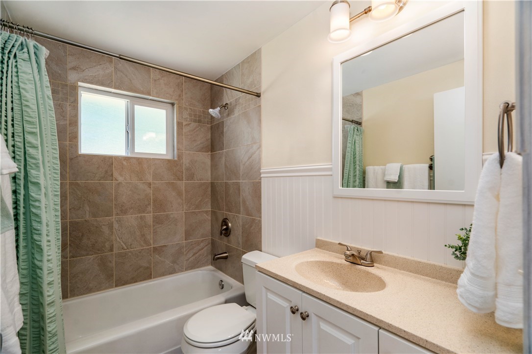2523 Spring Street Bremerton, WA 98310 - Photo 14 of 38 Gallery Image 14