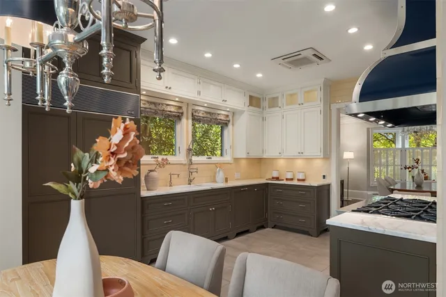 $2,900,000 | 718 East Aloha Street, Unit 10, Seattle, WA 98102