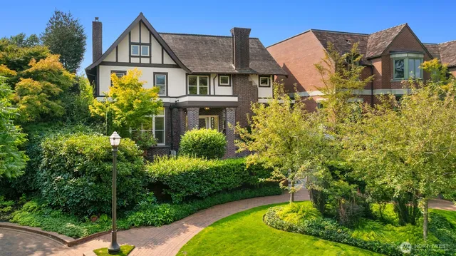 $2,900,000 | 718 East Aloha Street, Unit 10, Seattle, WA 98102