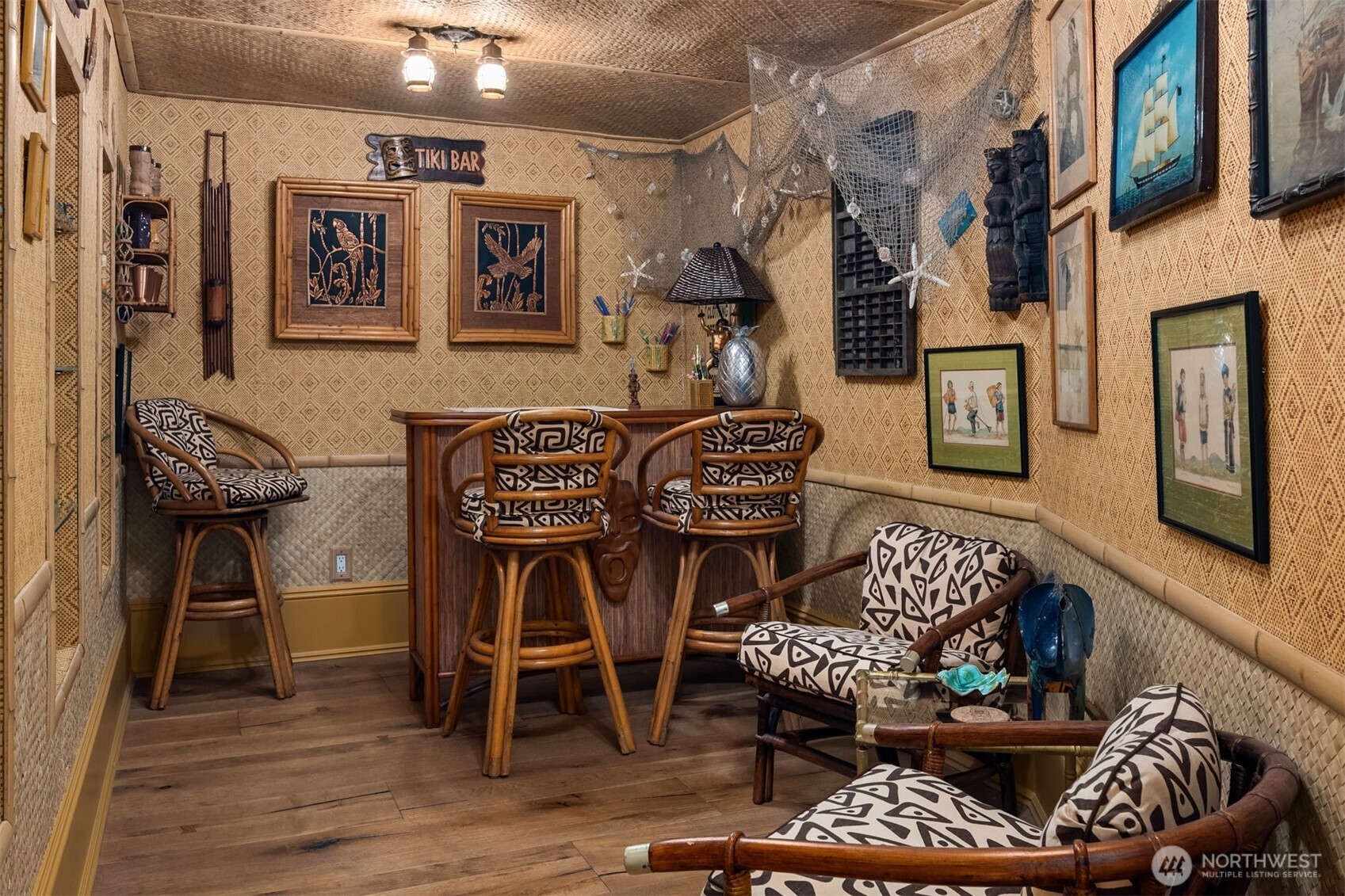 718 East Aloha Street, Unit 10 Seattle, WA 98102 - Photo 23 of 40 a outdoor living space with furniture