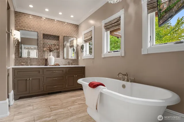 $2,900,000 | 718 East Aloha Street, Unit 10, Seattle, WA 98102