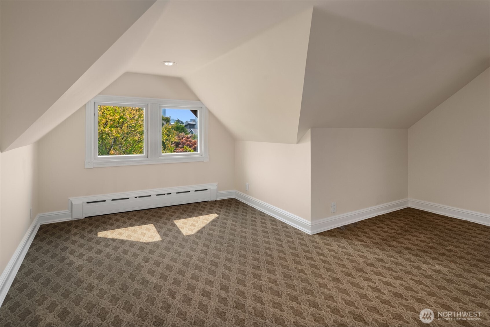 718 East Aloha Street, Unit 10 Seattle, WA 98102 - Photo 39 of 40 an empty room with a window