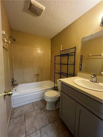 $1,395 | 948 East Monterey Court, Unit A, Gretna, LA 70056