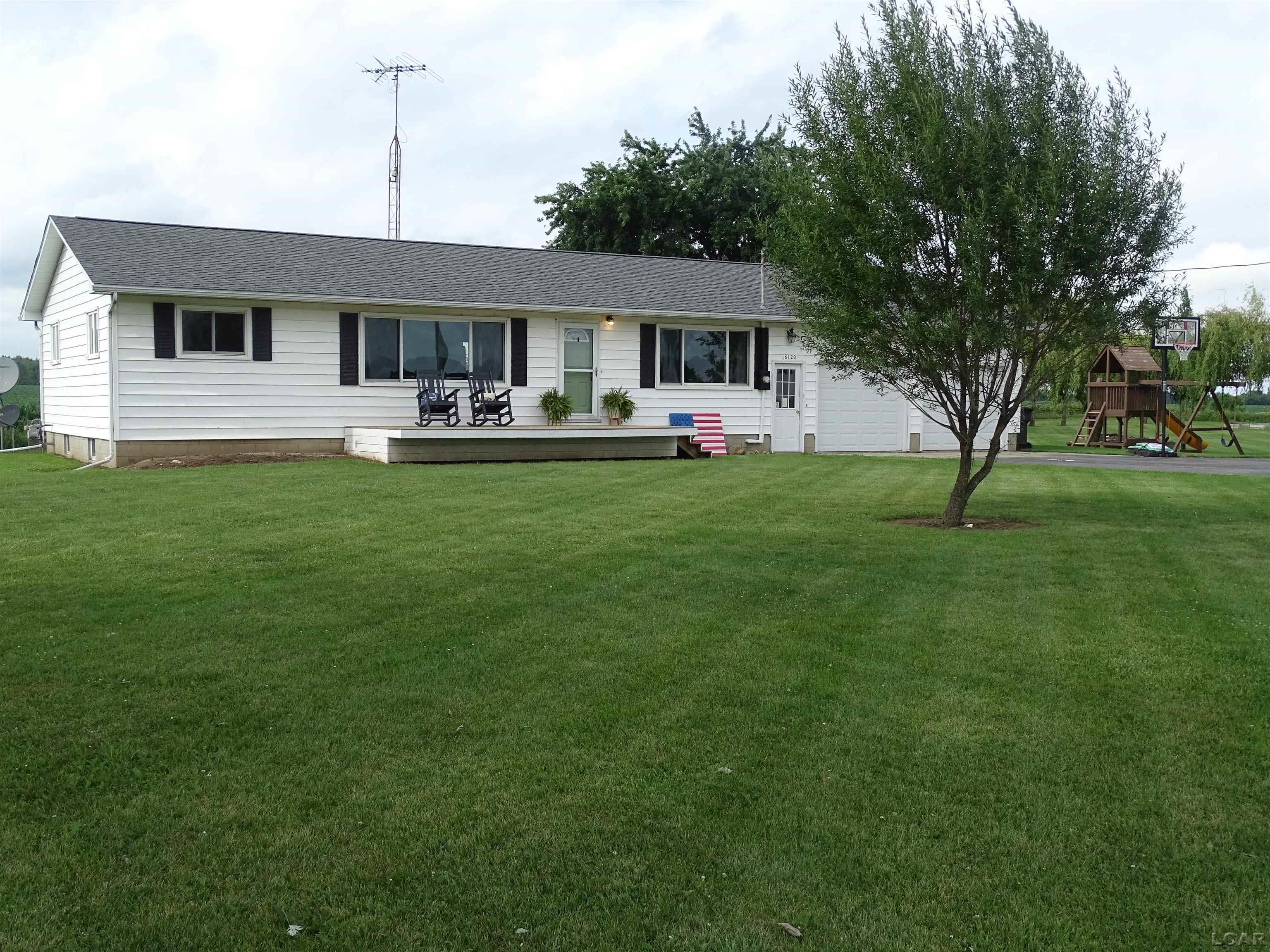 8120 West Beecher Road Clayton, MI 49235 - Photo 1 of 36