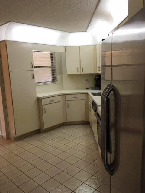 5800 Camino Del Sol, Unit 103 Boca Raton, FL 33433 - Photo 5 of 25 Kitchen