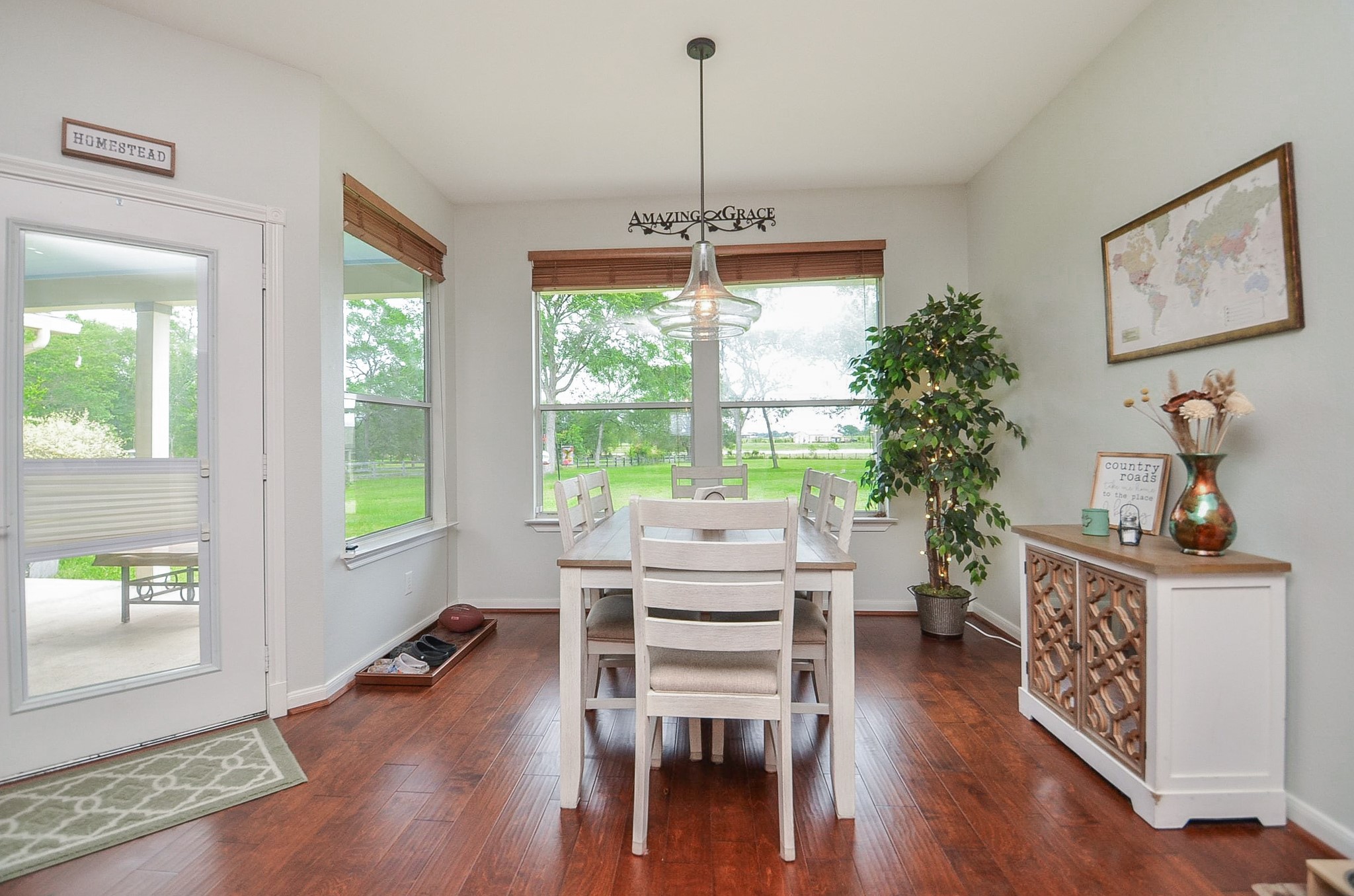27644 Spring Hill Road Hempstead, TX 77445 - Photo 19 of 50 Breakfast area in the back of the home with amazing views