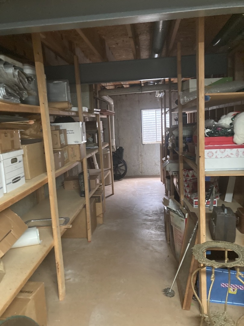 1005 Landing Road Naperville, IL 60540 - Photo 16 of 27 a room with gym equipment