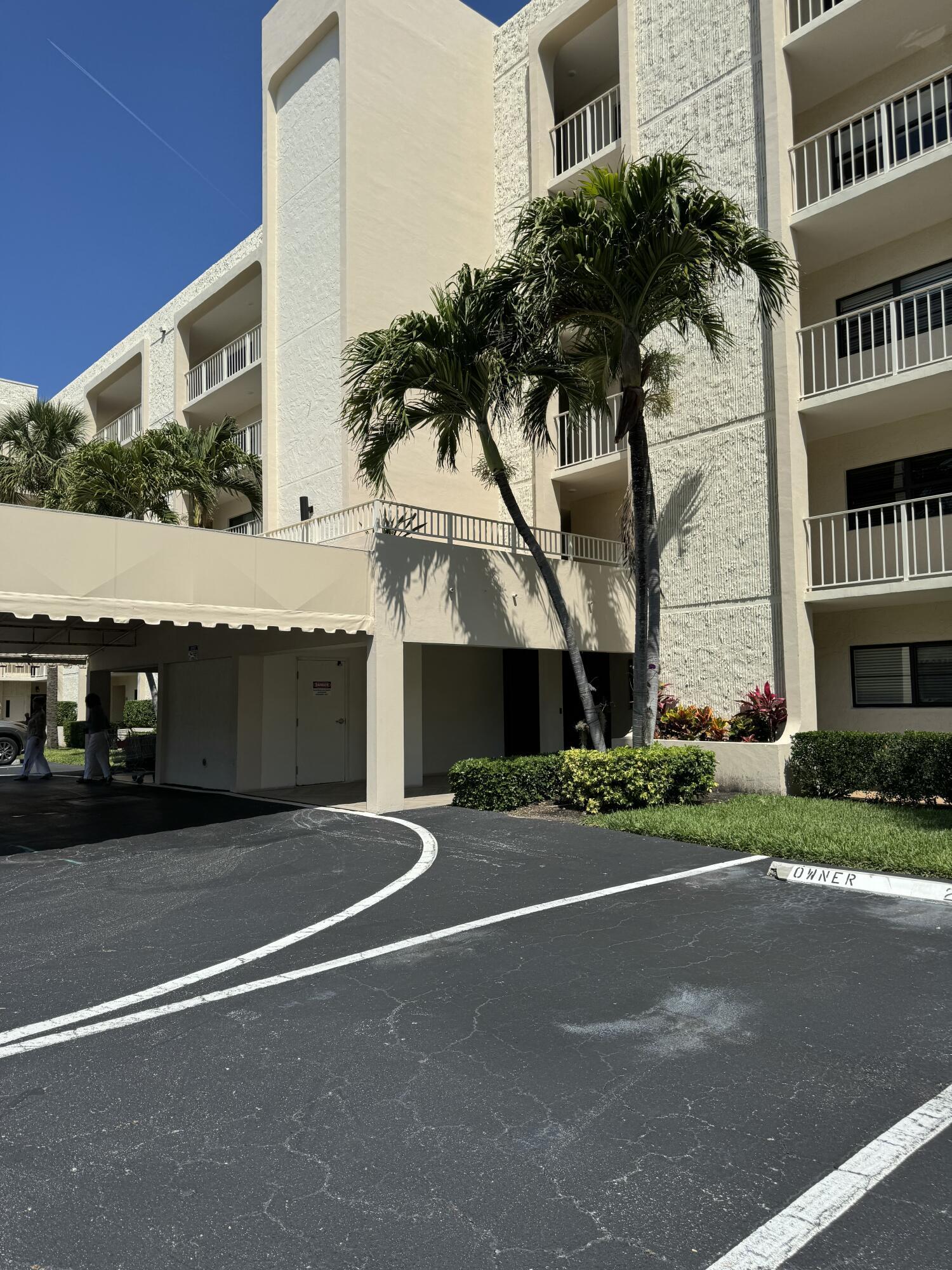 200 Intracoastal Place, Unit 404 Jupiter, FL 33469 - Photo 35 of 95 porte cochère