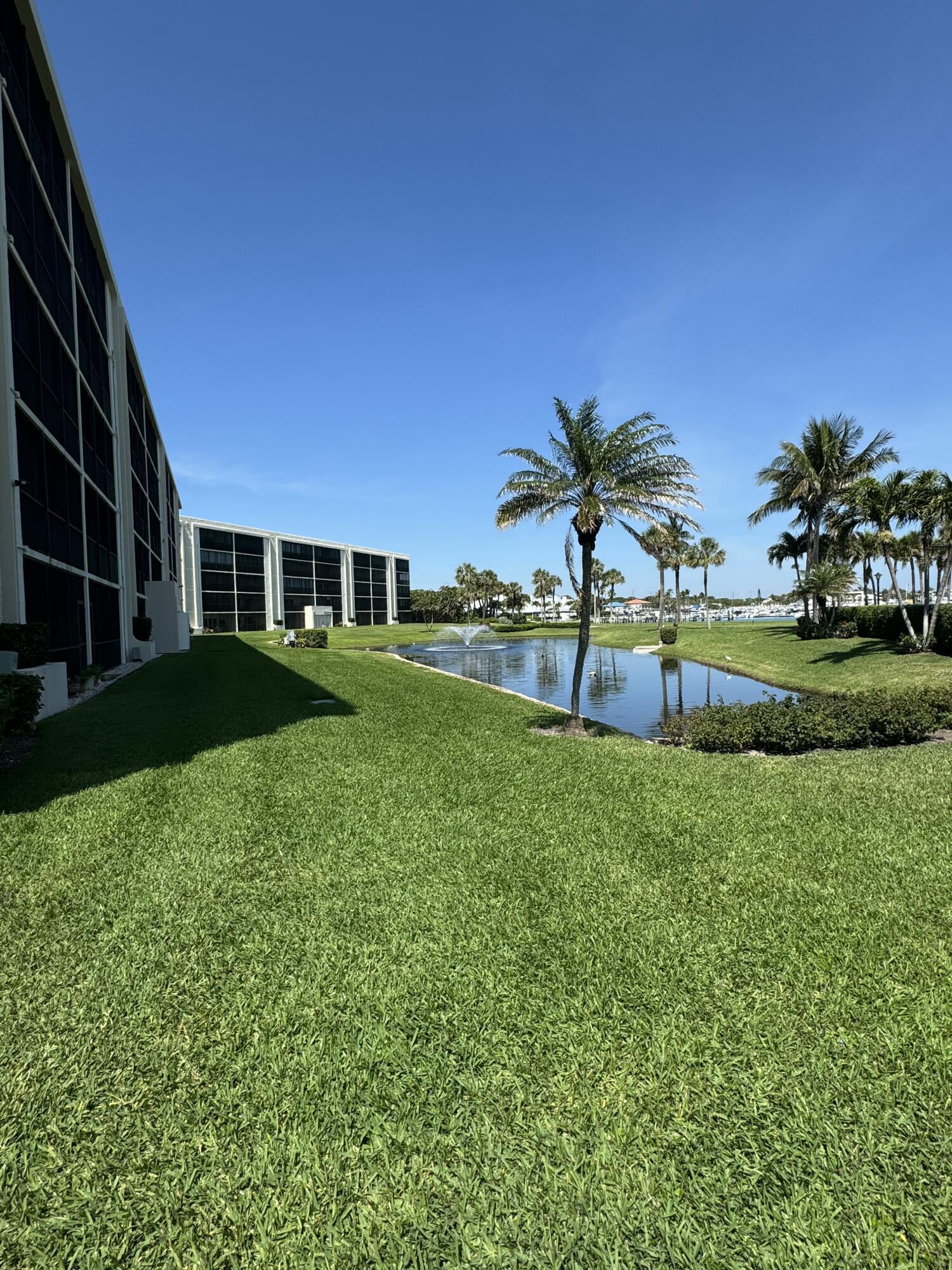 200 Intracoastal Place, Unit 404 Jupiter, FL 33469 - Photo 40 of 95 back yard fountain
