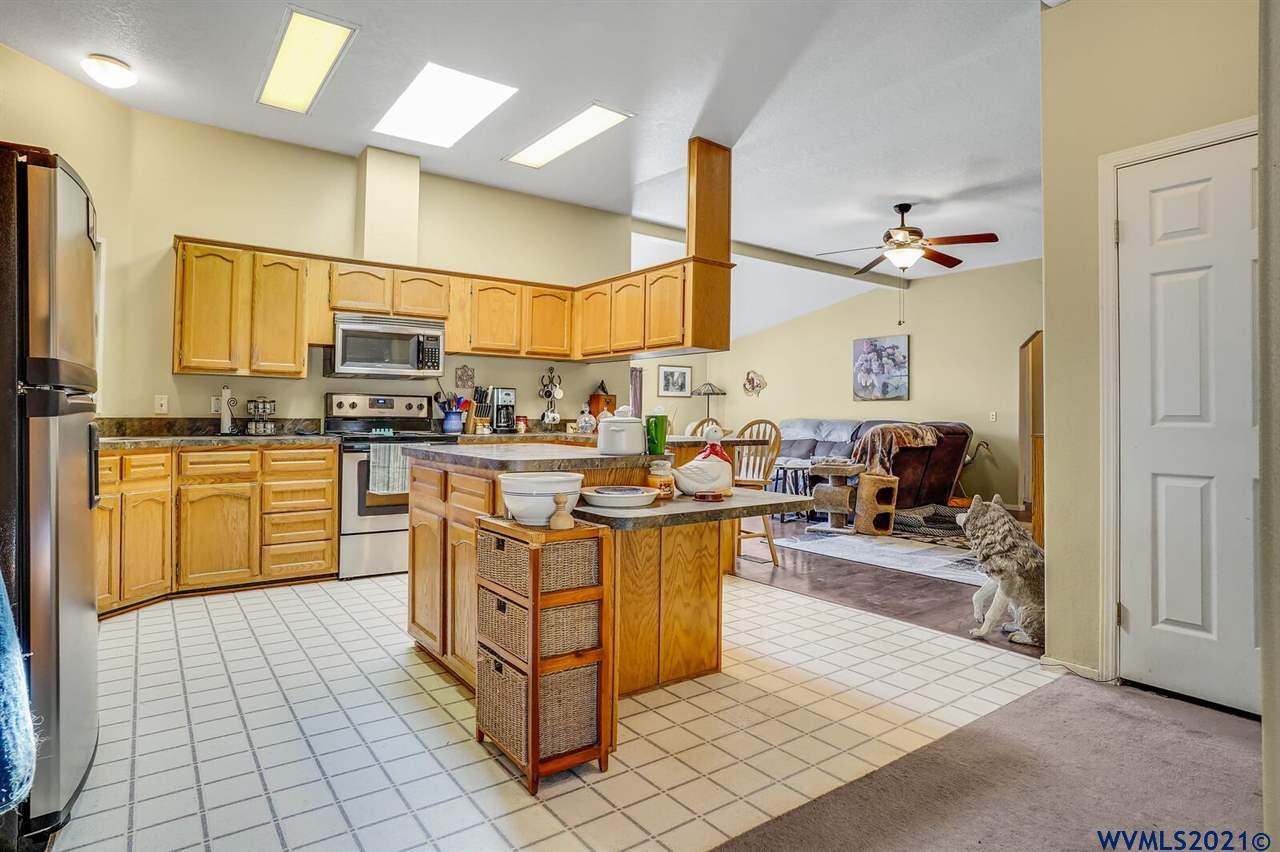 30439 Fairview Road Lebanon, OR 97355 - Photo 12 of 40 Gallery Image 12