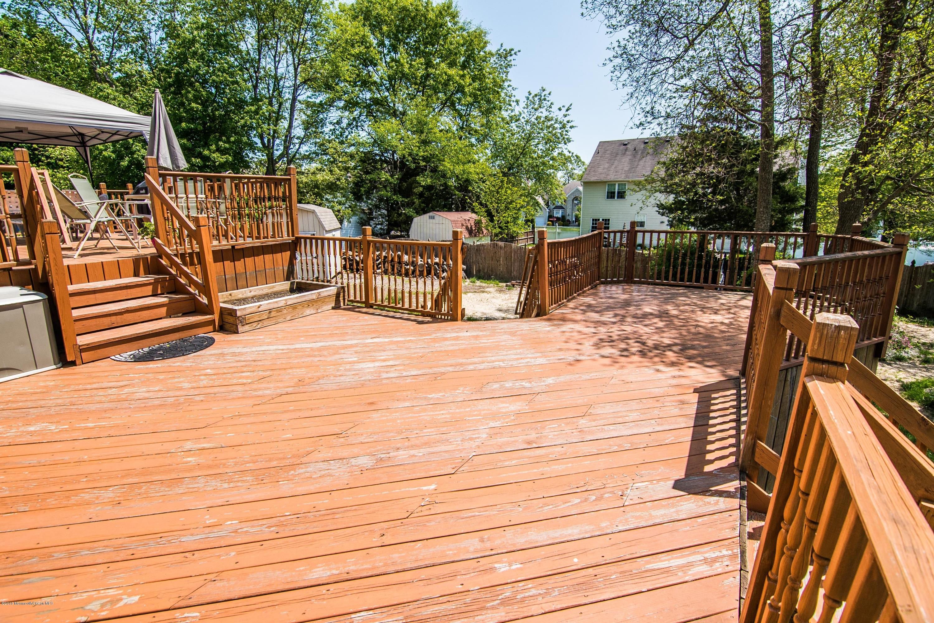 111 Valley Road Jackson, NJ 08527 - Photo 19 of 40 Deck