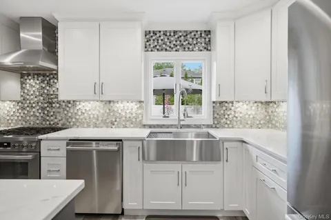 $949,999 | 272 Hamilton Avenue, Massapequa, NY 11758