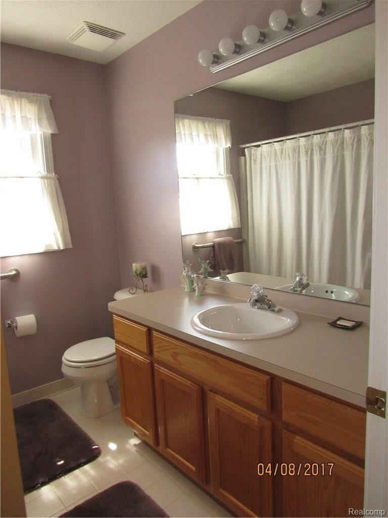1212 Elk Run Howell, MI 48843 - Photo 25 of 32 IMG_1402.JPG