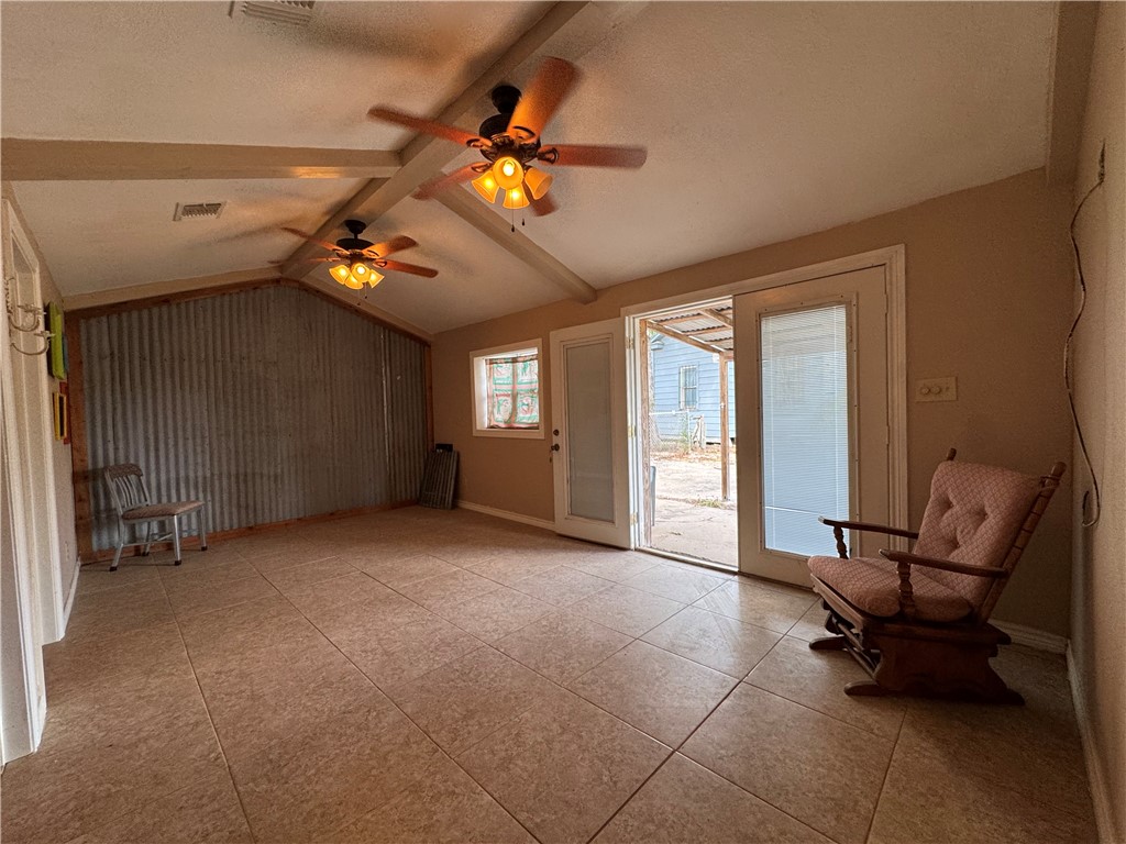 1773 Main Street Concepcion, TX 78349 - Photo 7 of 24 Casita’s living room