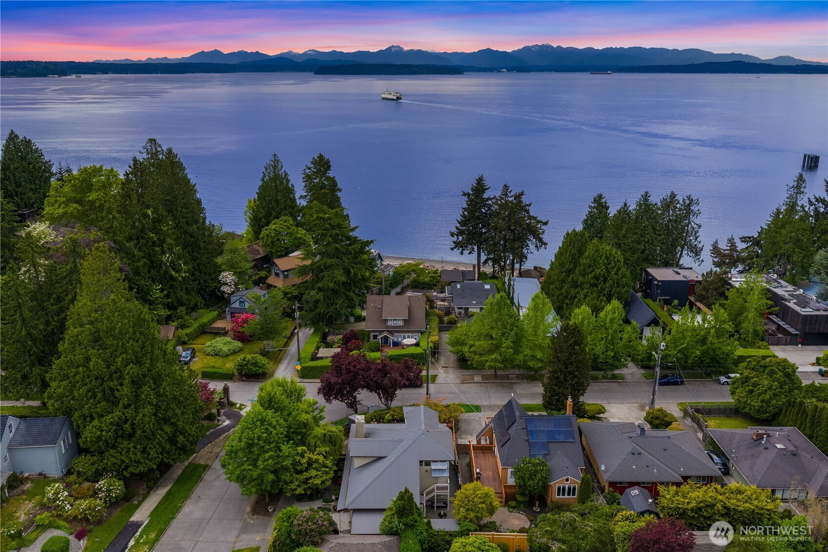 4712 Southwest Brace Point Drive Seattle, WA 98136 - Photo 2 of 33