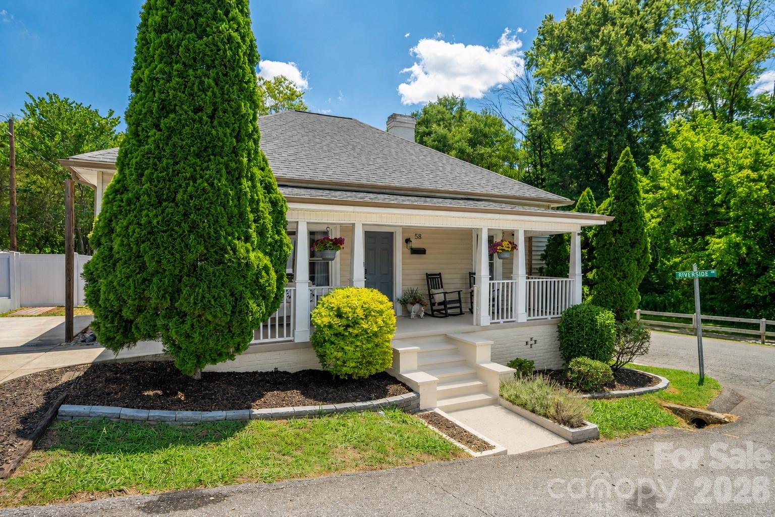 58 Fourth Street Cramerton, NC 28032 - Photo 3 of 44 a front view of a house with garden