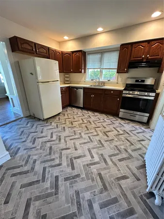 $4,200 | 24 Arnold Avenue, West Babylon, NY 11704