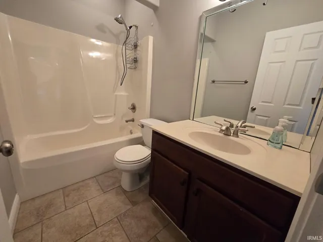 $250,000 | 2218 Crystal Drive, Unit 11, Marion, IN 46952