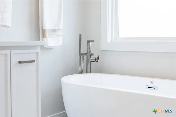 $1,295,000 | 477 Willow Moon Ranch Road, Crawford, TX 76638