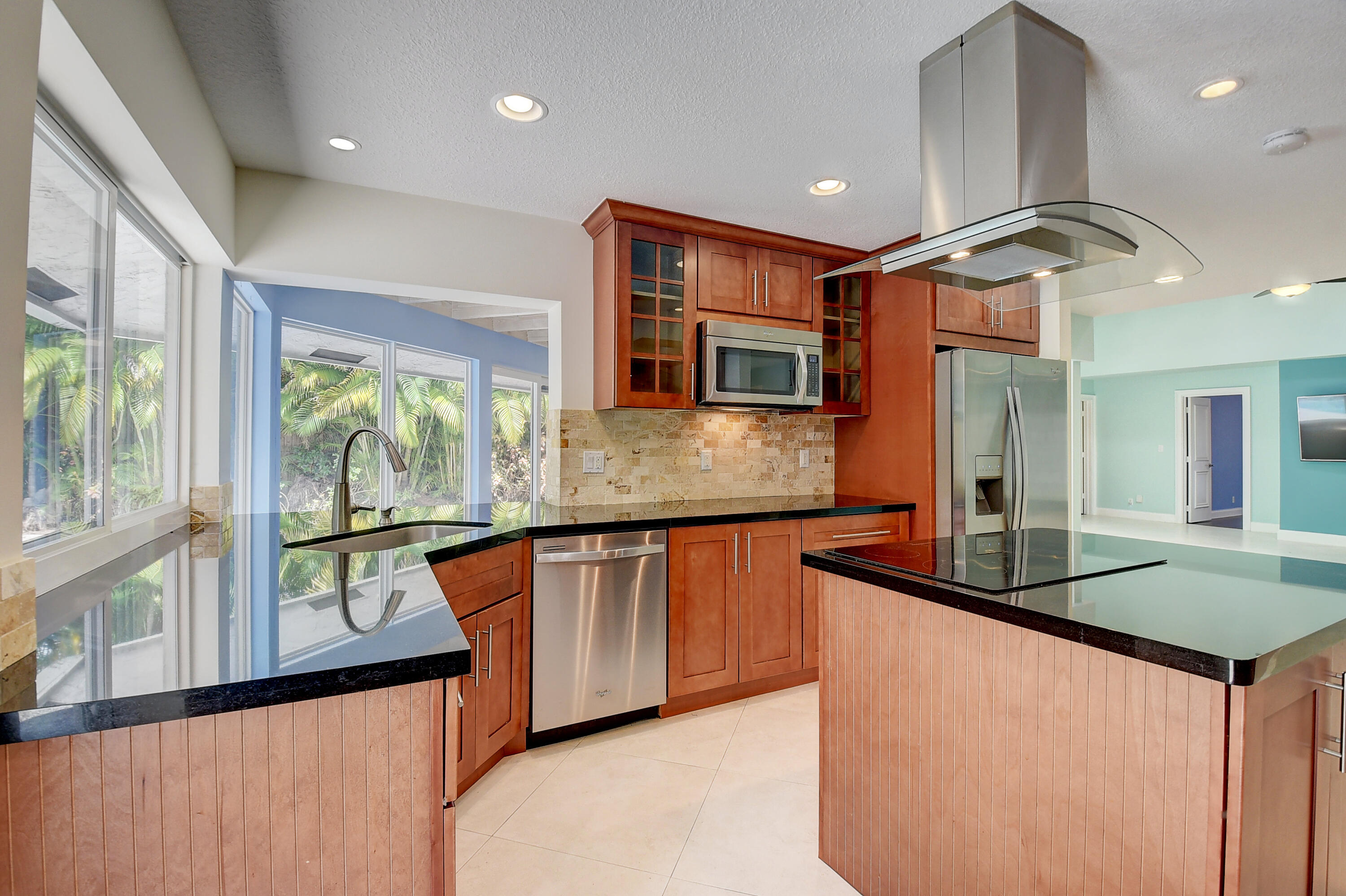 824 Foxpointe Circle Delray Beach, FL 33445 - Photo 11 of 36 Kitchen View 4