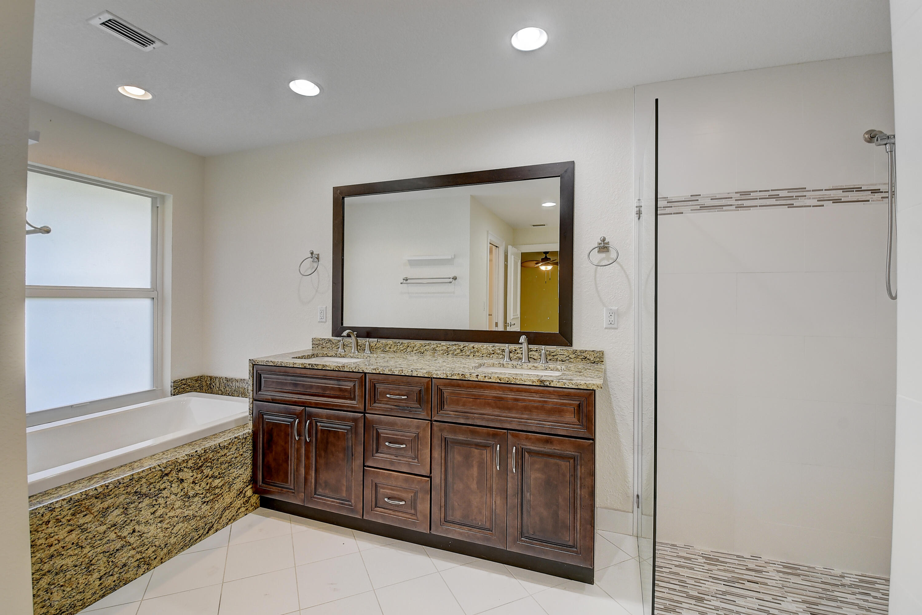 824 Foxpointe Circle Delray Beach, FL 33445 - Photo 16 of 36 Primary Bath