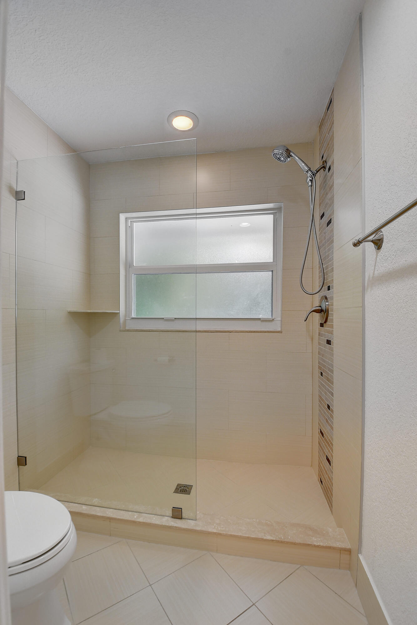 824 Foxpointe Circle Delray Beach, FL 33445 - Photo 20 of 36 Guest shower