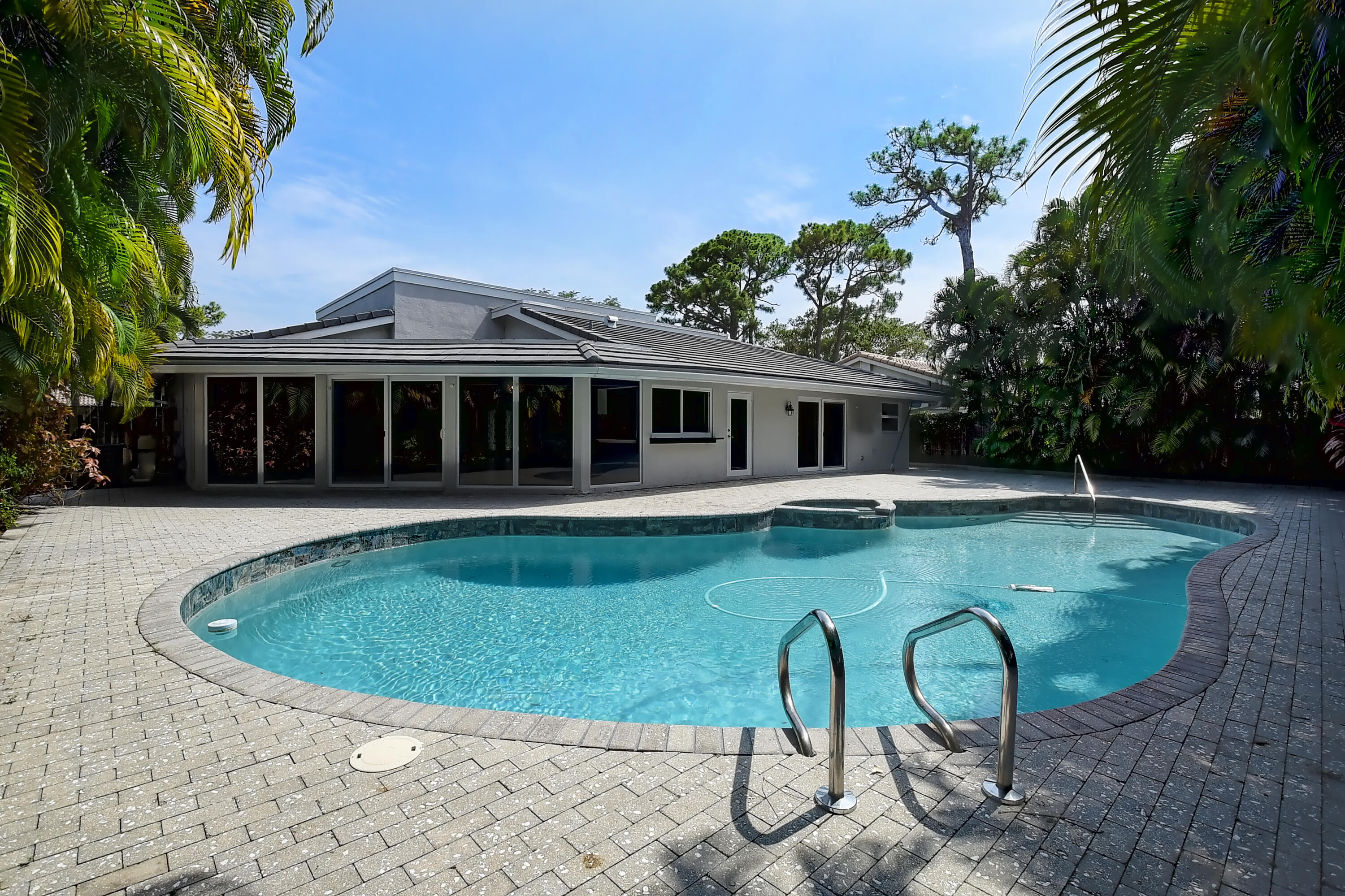 824 Foxpointe Circle Delray Beach, FL 33445 - Photo 2 of 36 Private Patio