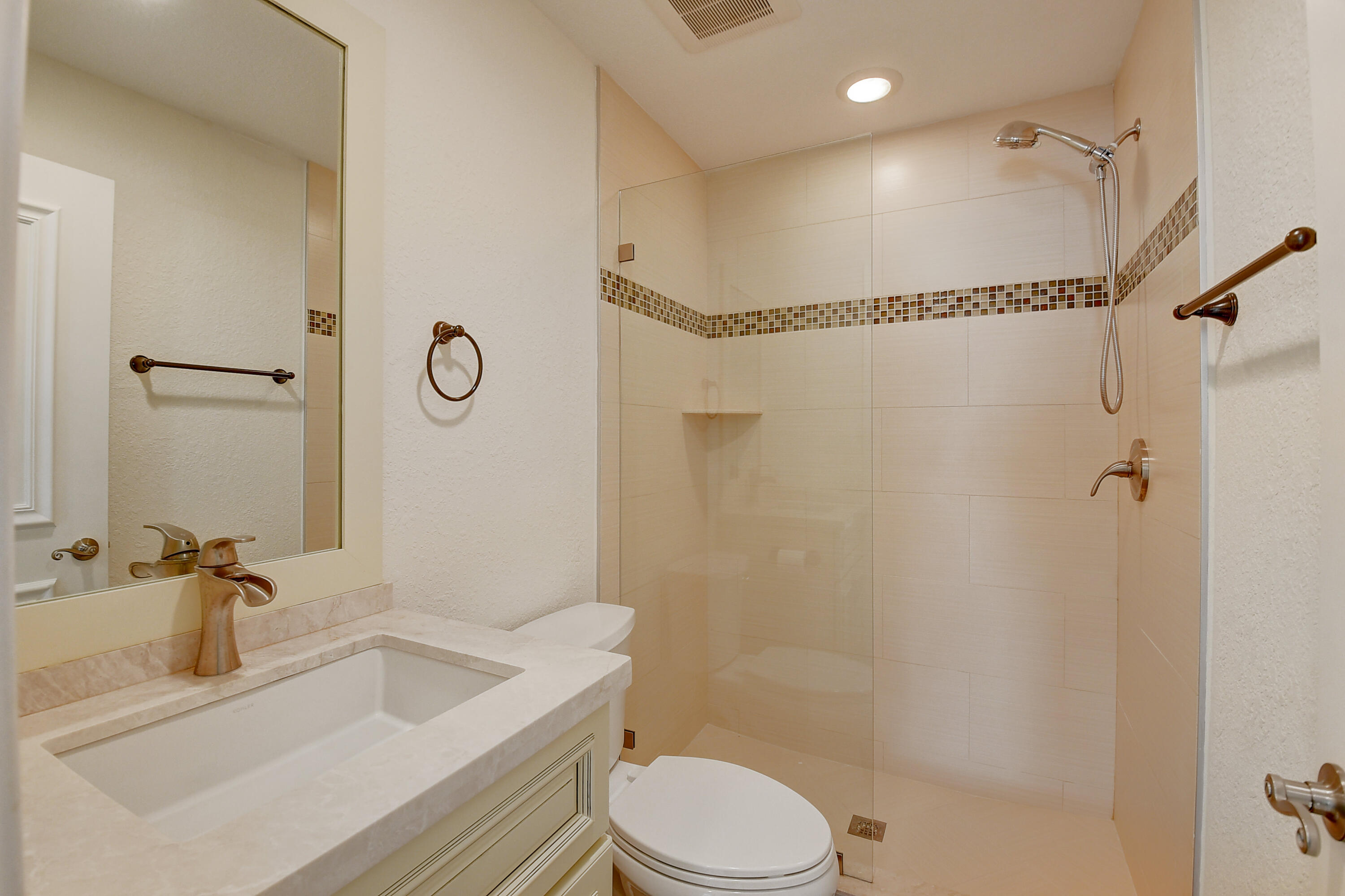 824 Foxpointe Circle Delray Beach, FL 33445 - Photo 22 of 36 3rd Full Bath