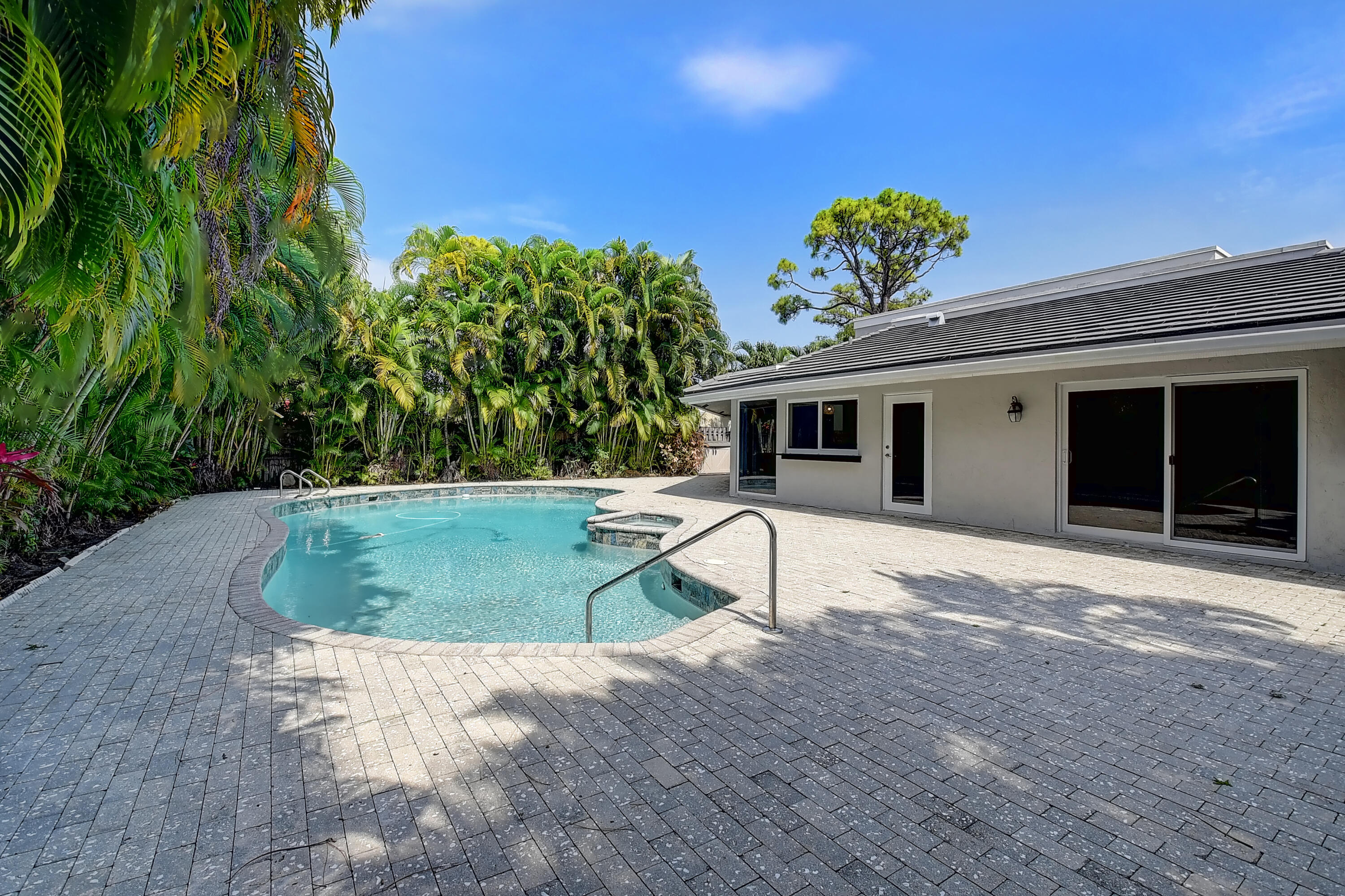 824 Foxpointe Circle Delray Beach, FL 33445 - Photo 25 of 36 Pool/Patio View2