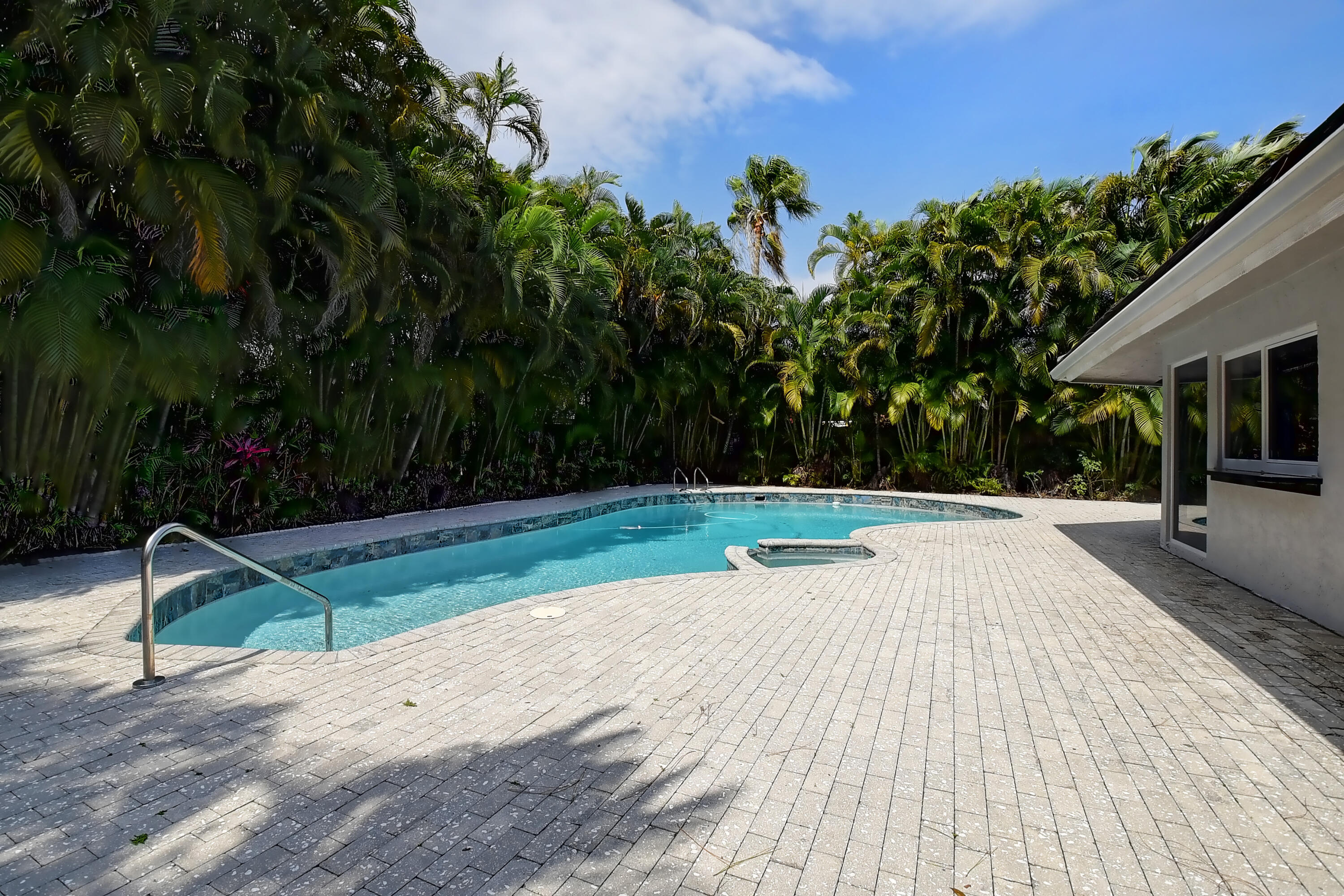 824 Foxpointe Circle Delray Beach, FL 33445 - Photo 27 of 36 Pool/Patio View 4
