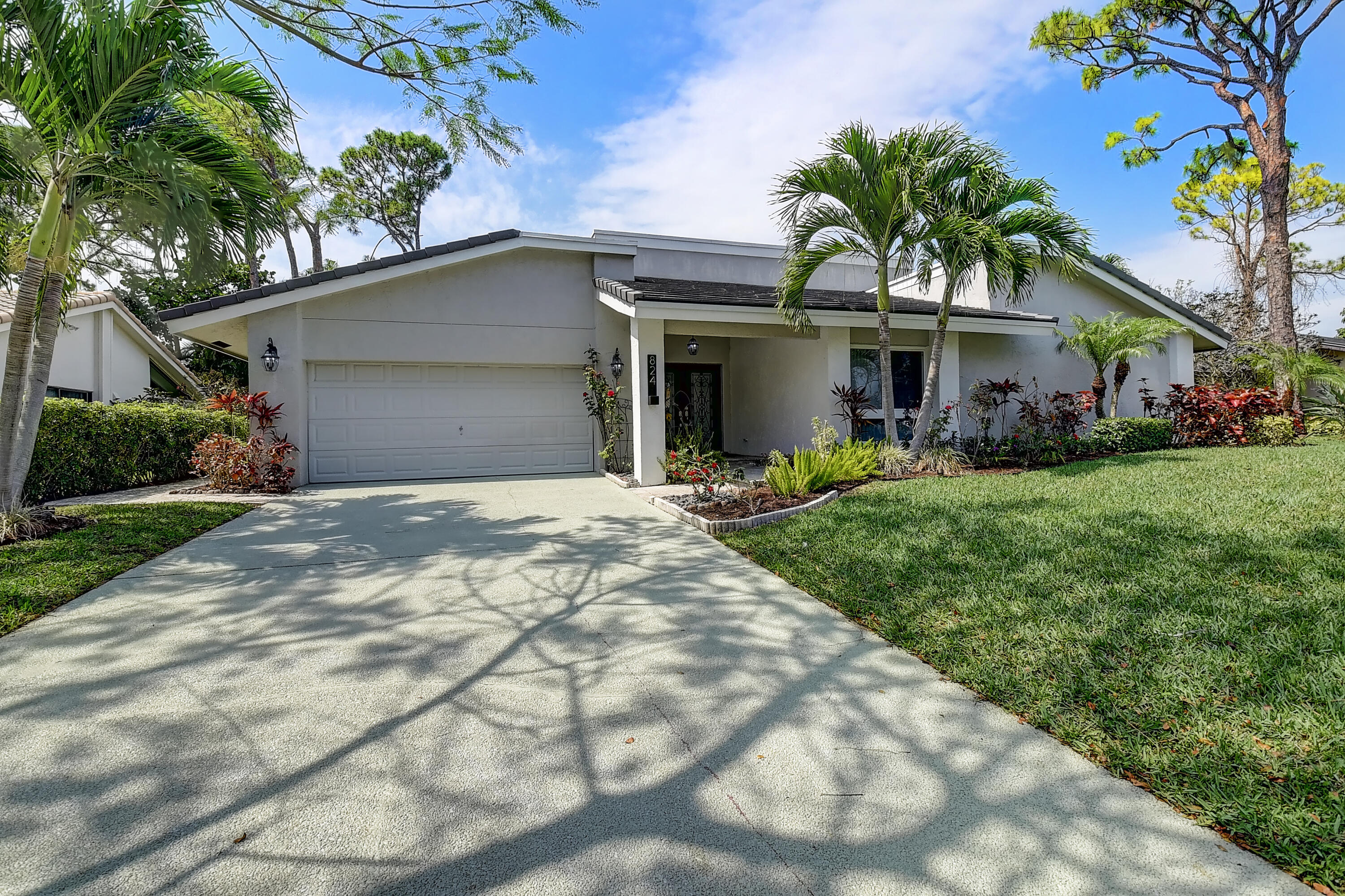 824 Foxpointe Circle Delray Beach, FL 33445 - Photo 35 of 36 Welcome Home