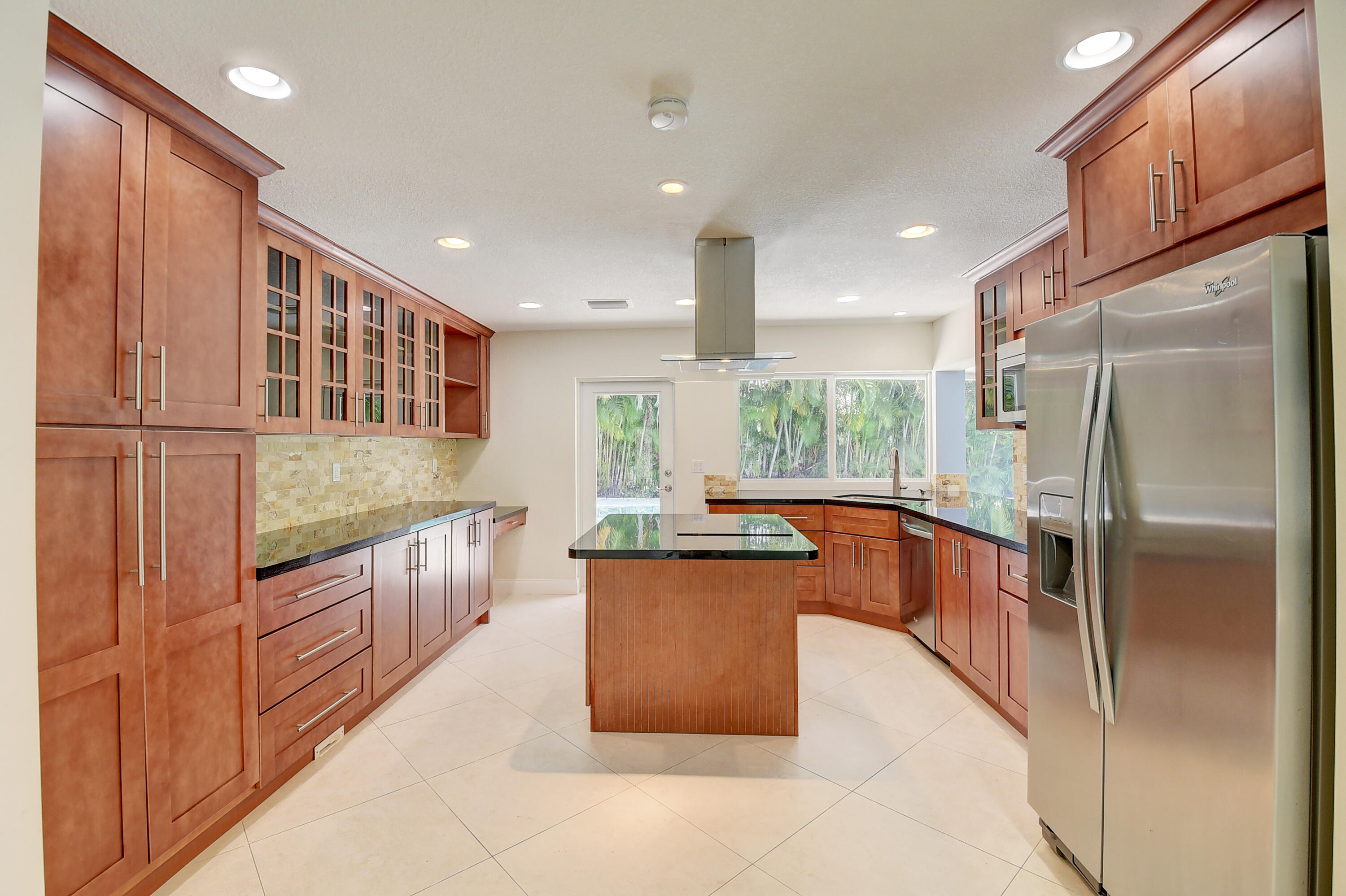 824 Foxpointe Circle Delray Beach, FL 33445 - Photo 8 of 36 Well appointed kitchen