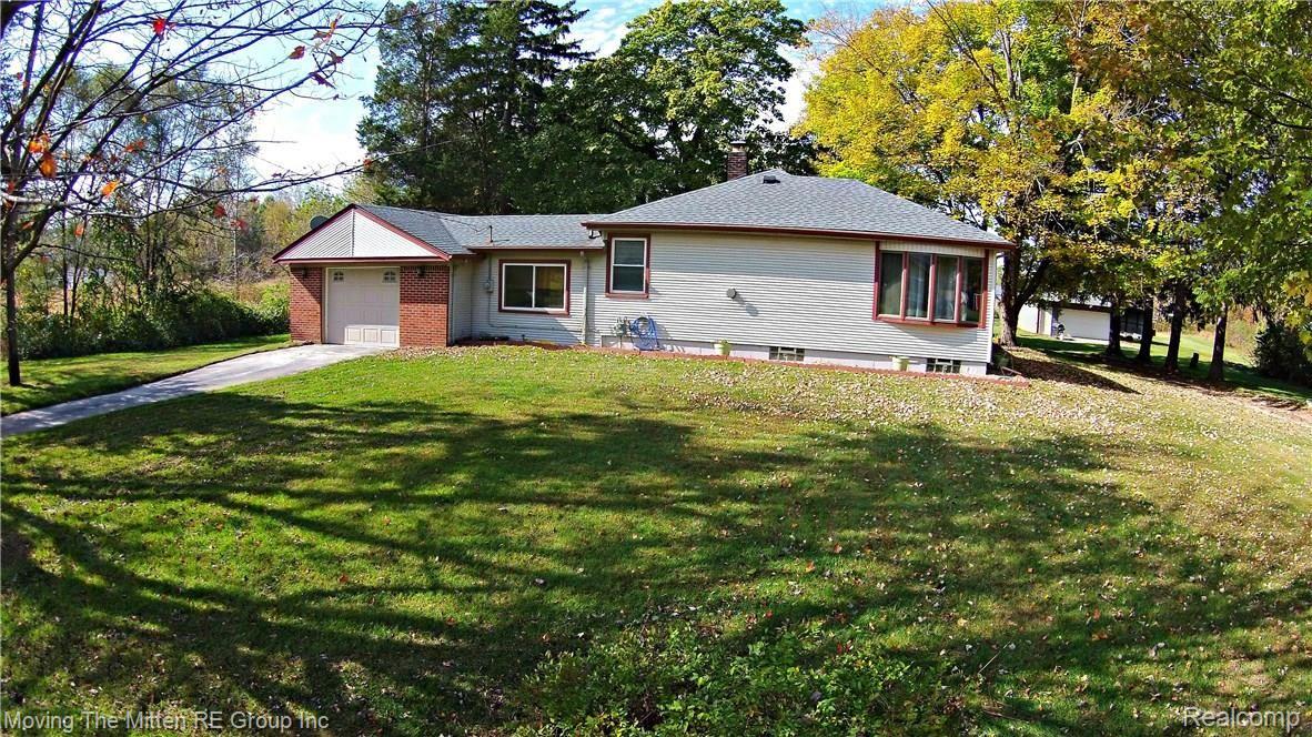 21800 Elwell Road Belleville, MI 48111 - Photo 23 of 27 Elwell Rd Garage.jpg