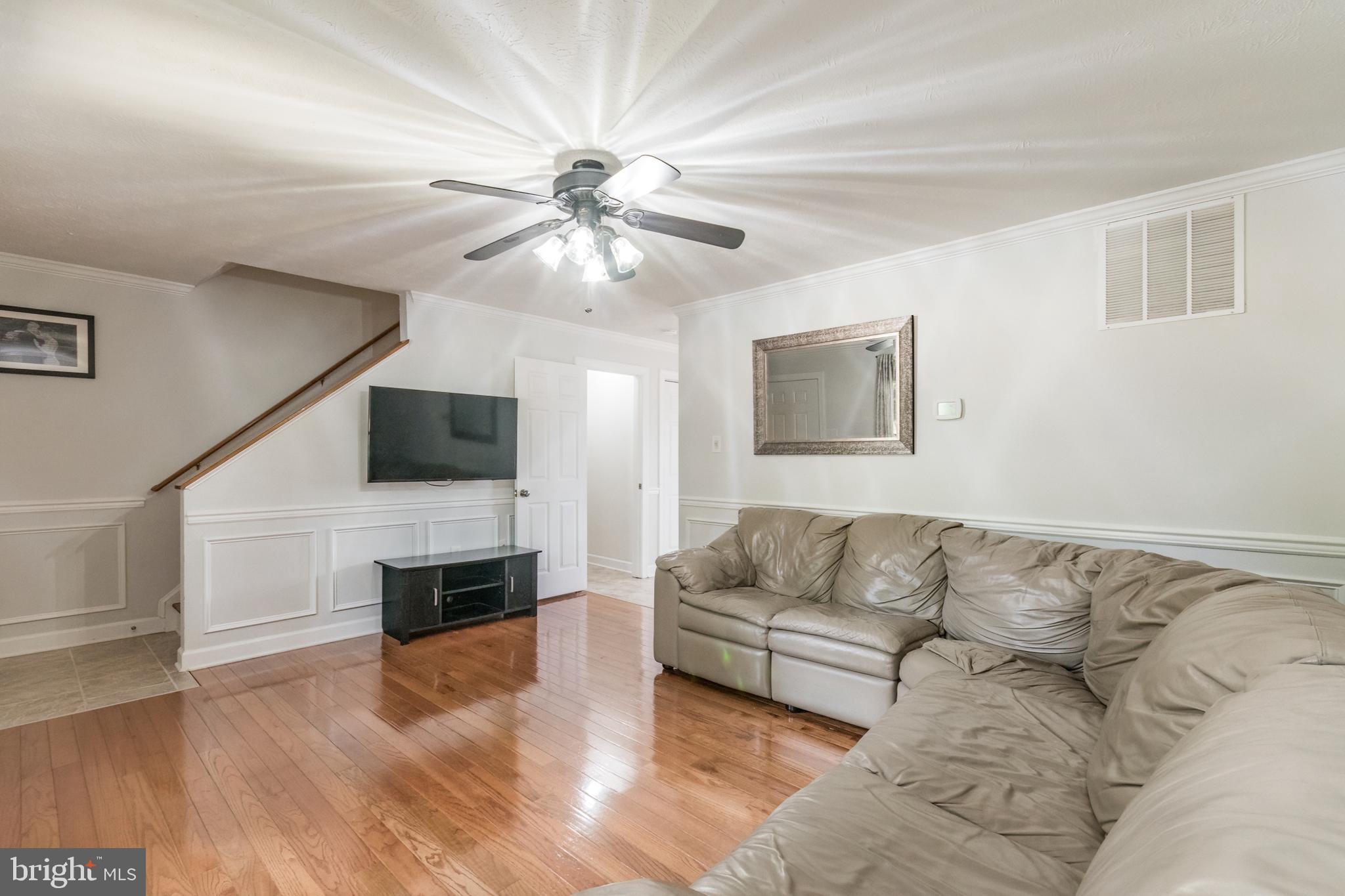 216 Hunter Run Road Winchester, VA 22602 - Photo 3 of 47 Enter into Living Room