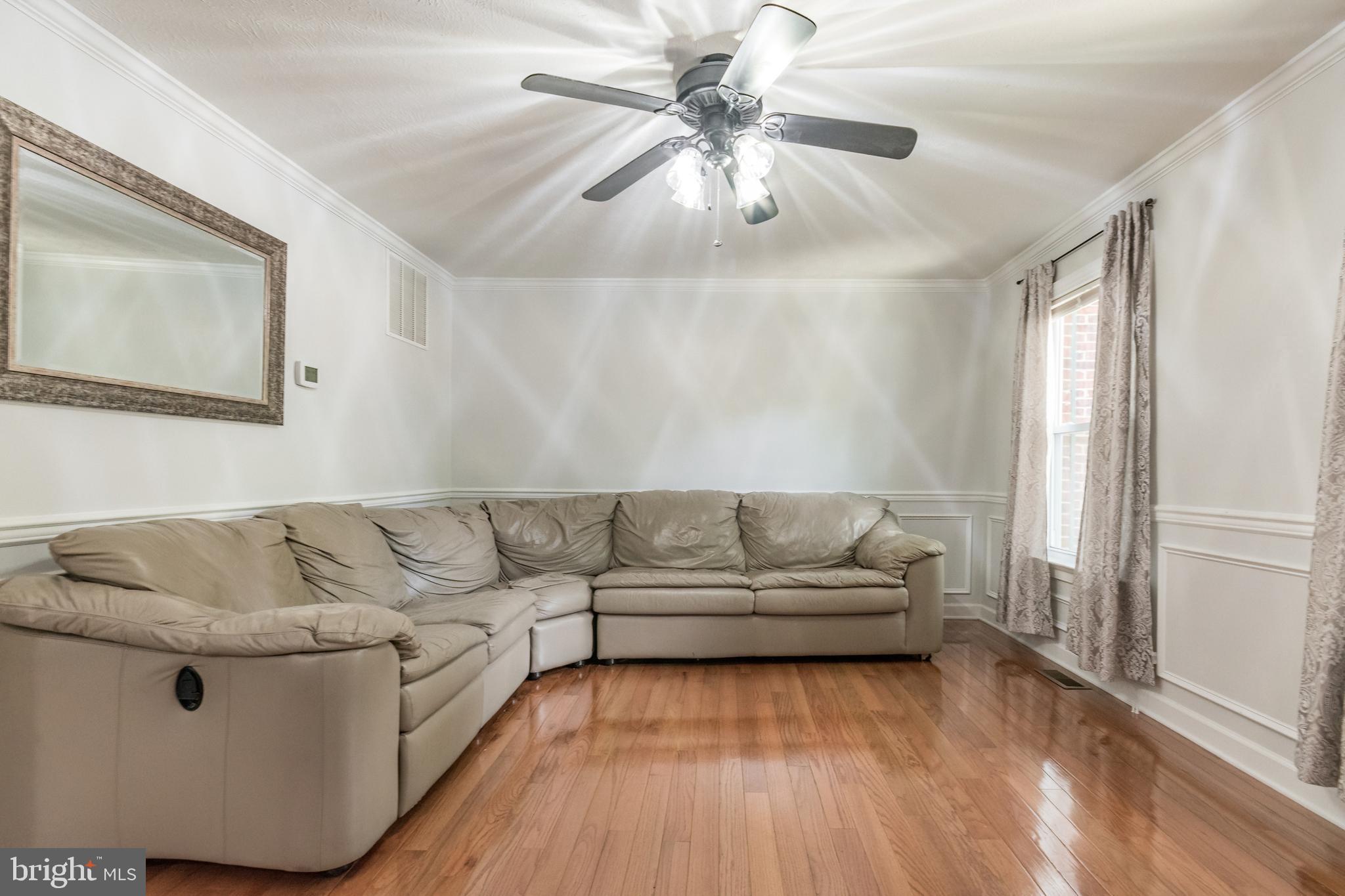 216 Hunter Run Road Winchester, VA 22602 - Photo 6 of 47 Living Room
