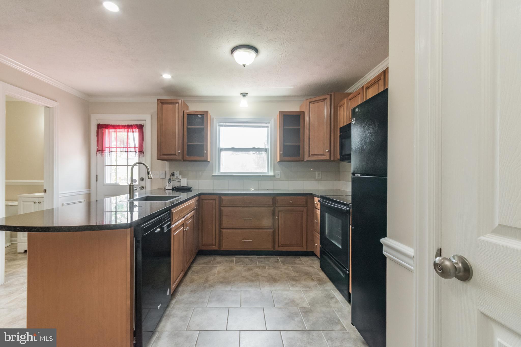 216 Hunter Run Road Winchester, VA 22602 - Photo 9 of 47 Kitchen